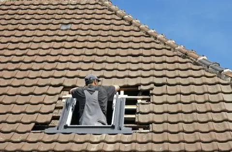 Pose de velux - Sainte-Gemme-la-Plaine